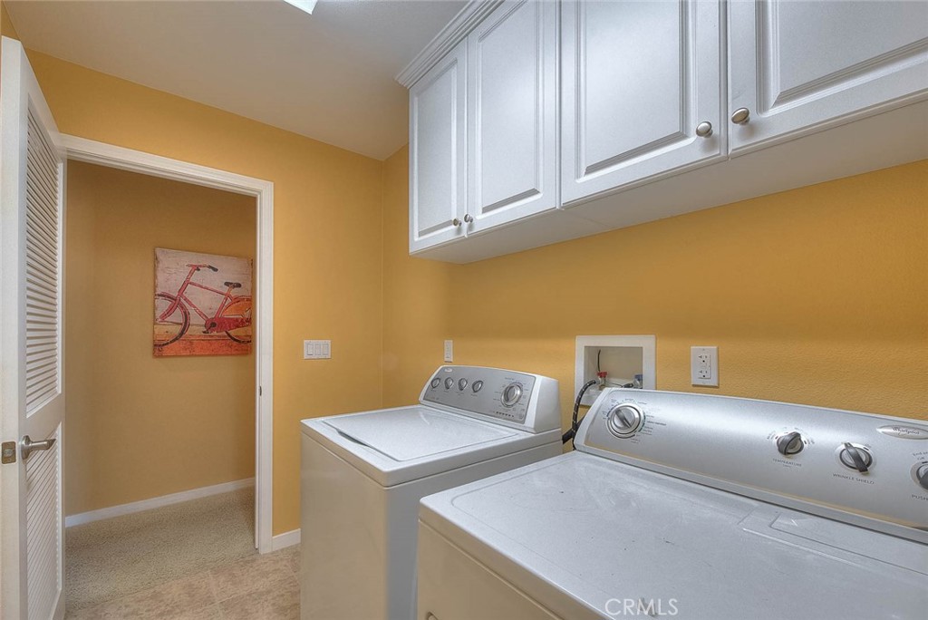 906 N Woodbine Property Photo 32