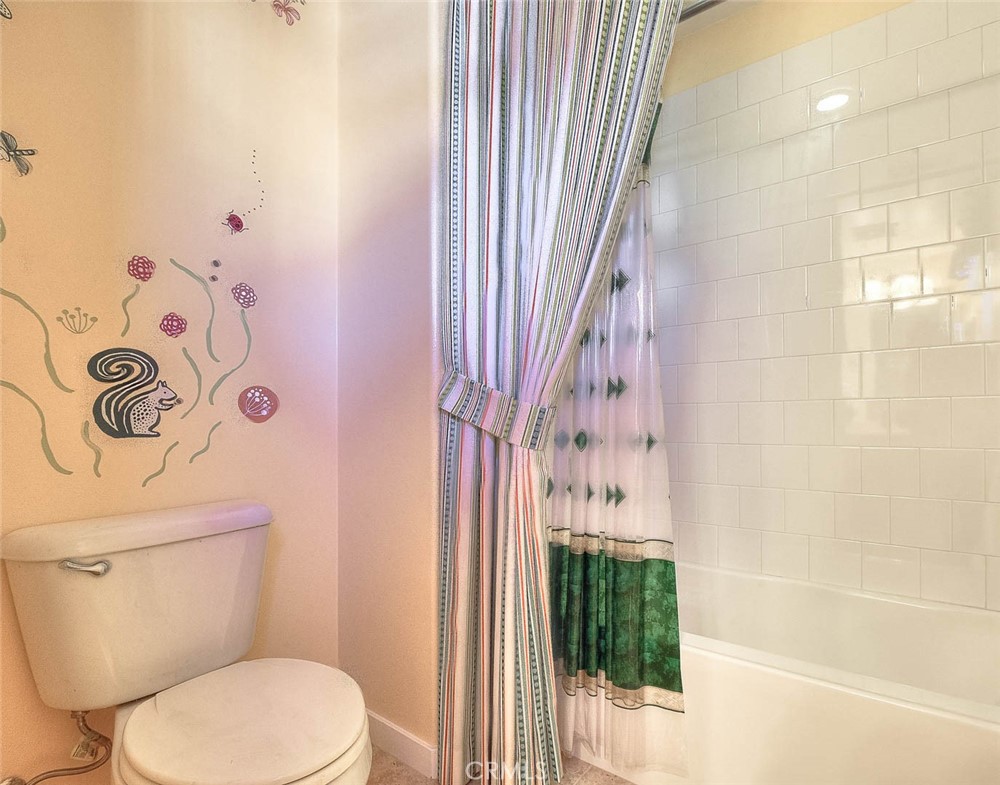 906 N Woodbine Property Photo 35