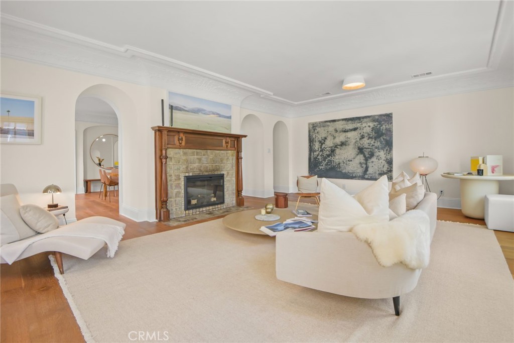 326 S Kingsley Property Photo 3