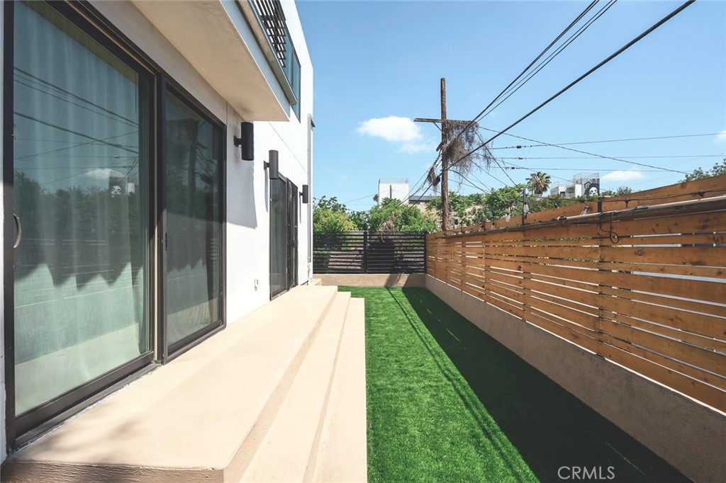 542 N Commonwealth Property Photo 50