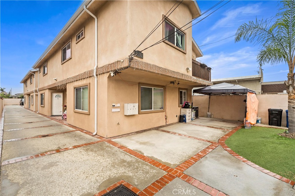 1652 Plaza Del Amo Property Photo 3