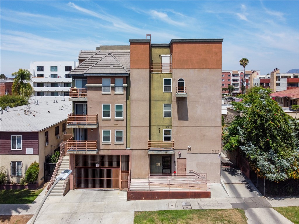321 S Occidental Boulevard 104 Property Photo 1