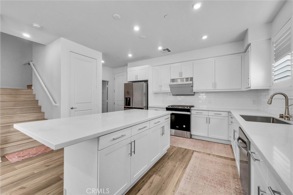 70 Aria Property Photo 3