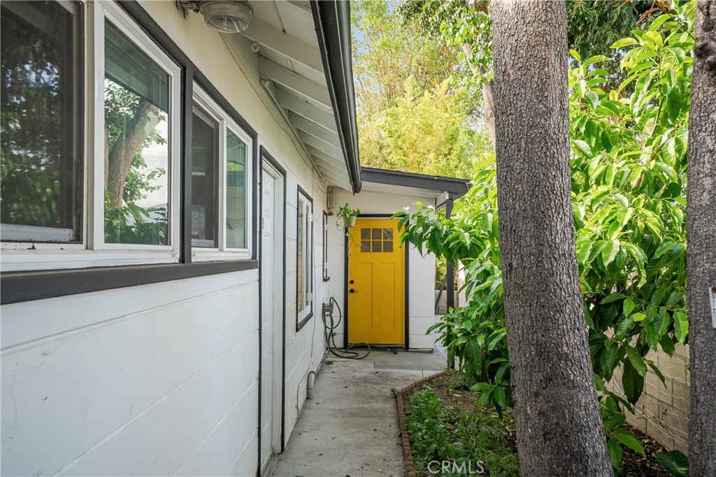 1285 E Broadway Property Photo 1