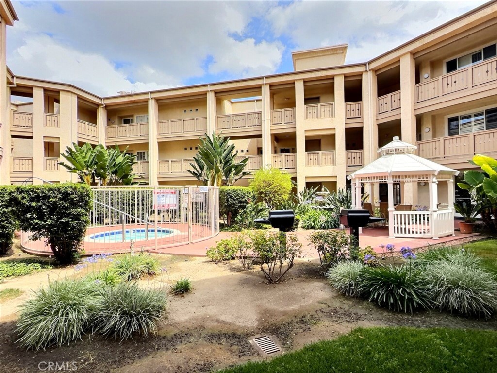 130 S Barranca 302 Property Photo 11