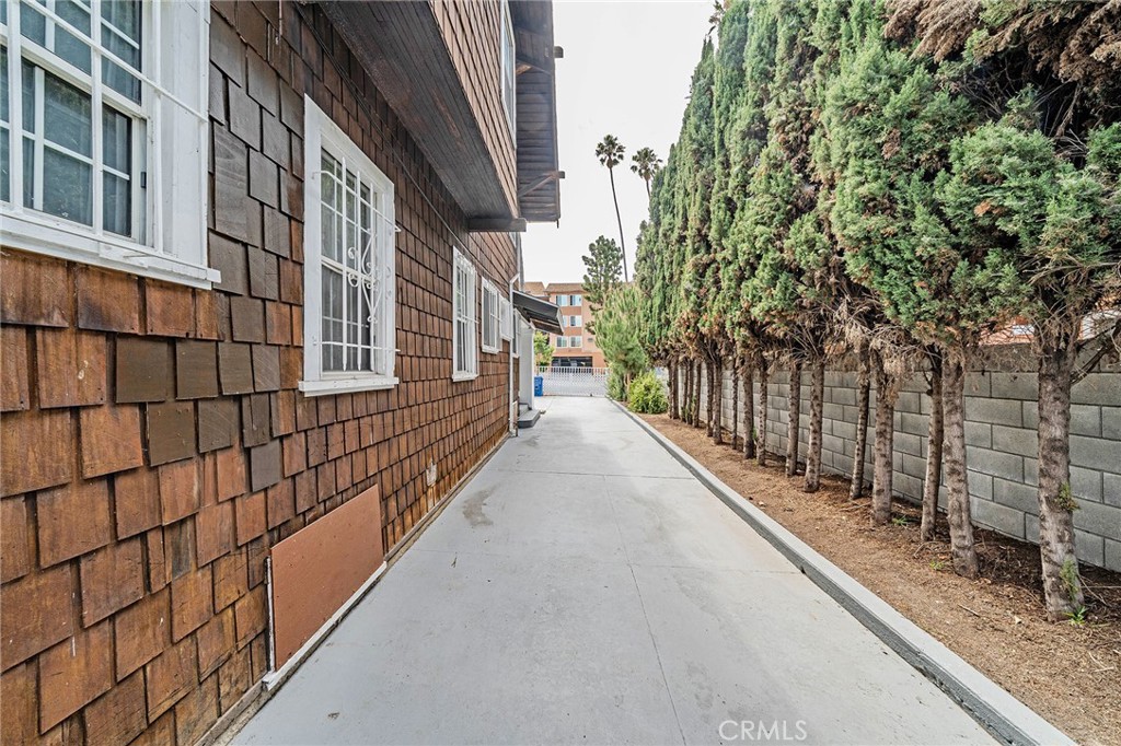 1254 S Manhattan Property Photo 9