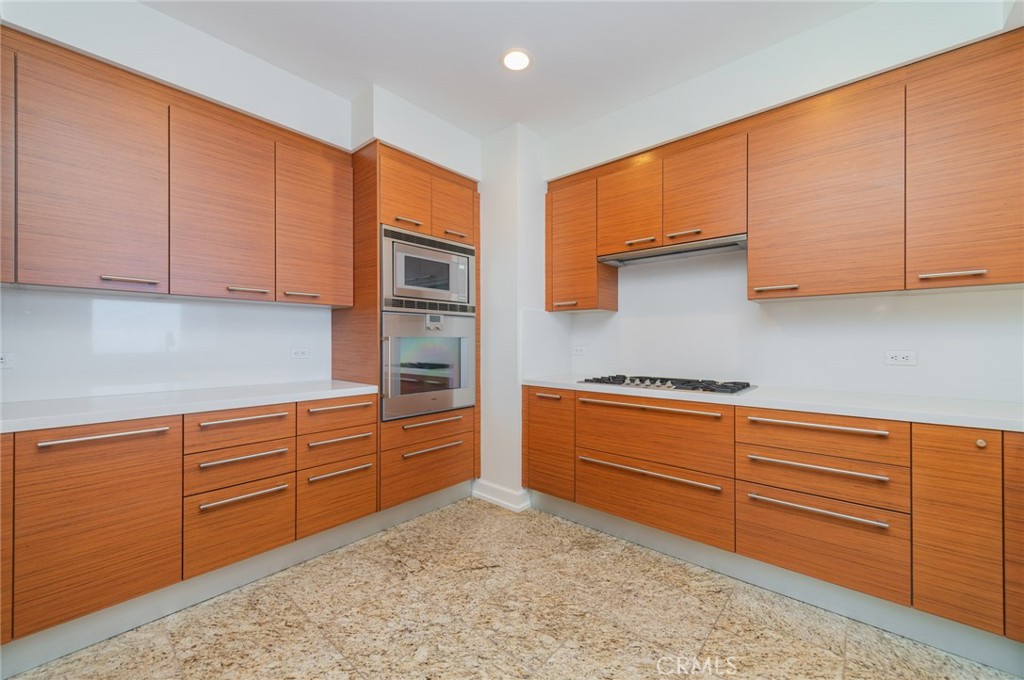 900 W Olympic 43d Property Photo 4