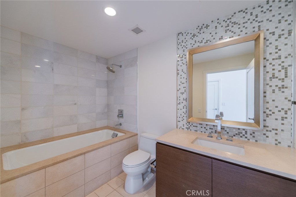 900 W Olympic 43d Property Photo 10