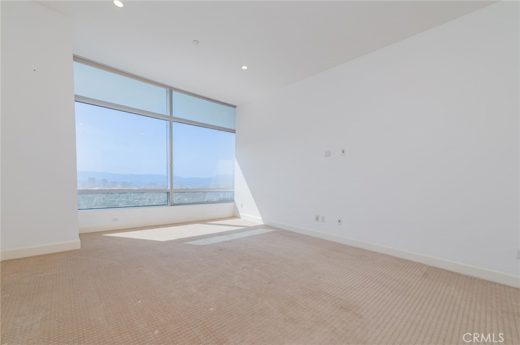 900 W Olympic 43d Property Photo 12