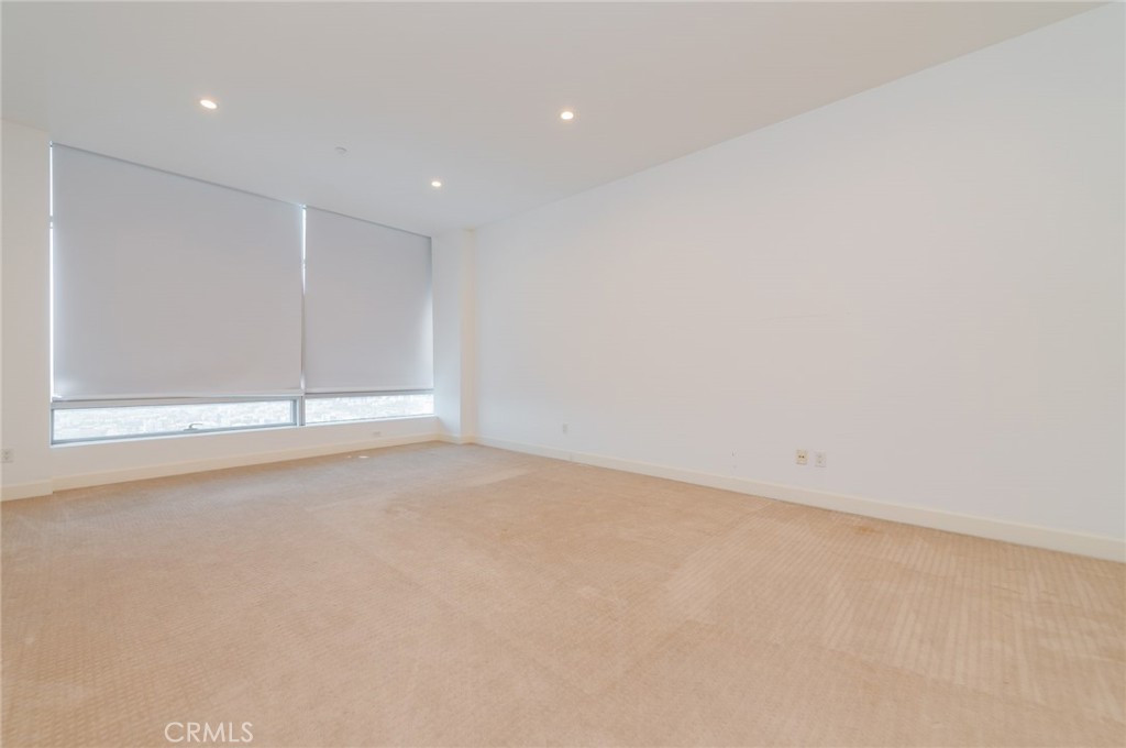 900 W Olympic 43d Property Photo 13