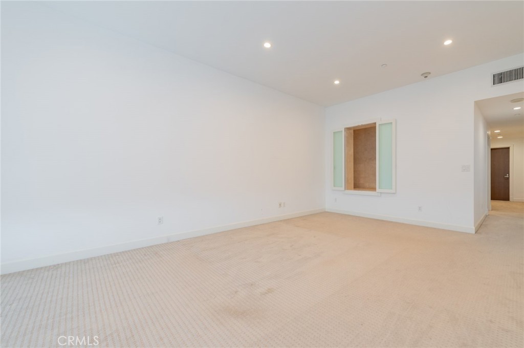 900 W Olympic 43d Property Photo 14