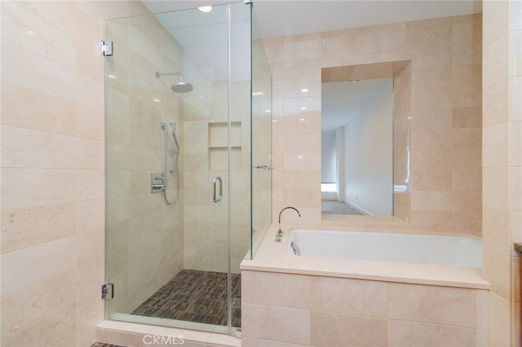 900 W Olympic 43d Property Photo 16