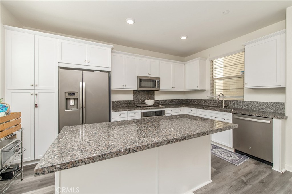 2205 Strawberry Court Property Photo 8