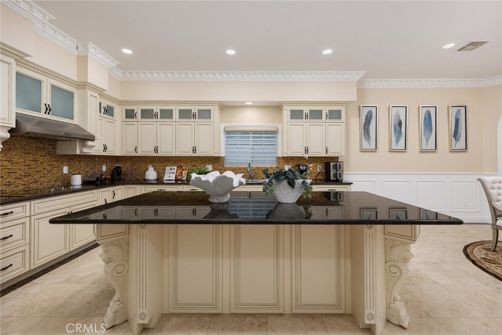 1025 El Sur Avenue Property Photo 18