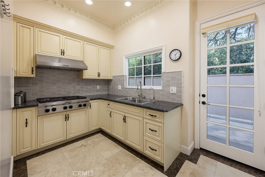 1025 El Sur Avenue Property Photo 21