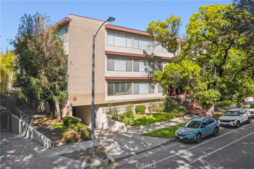 195 S Wilson Avenue Property Photo 1