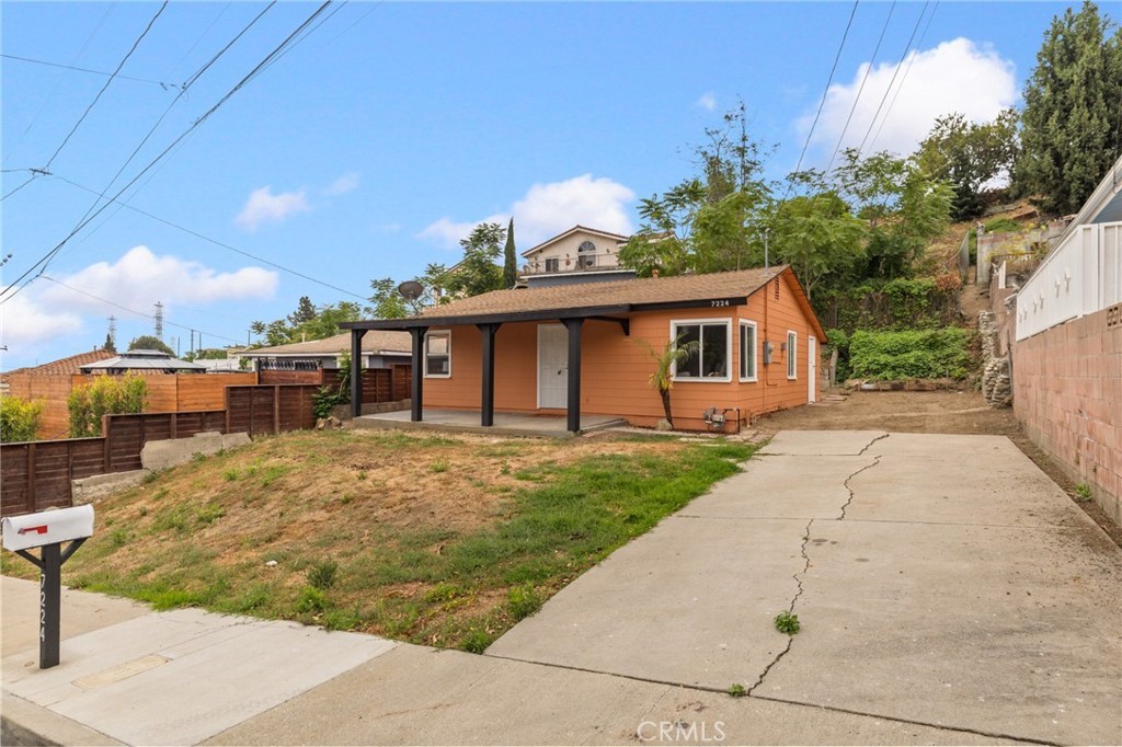 7224 Berne Property Photo 1