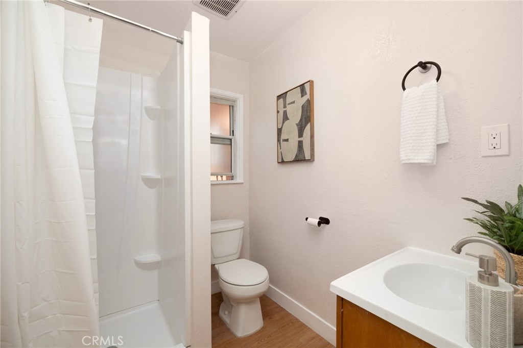 7224 Berne Property Photo 8