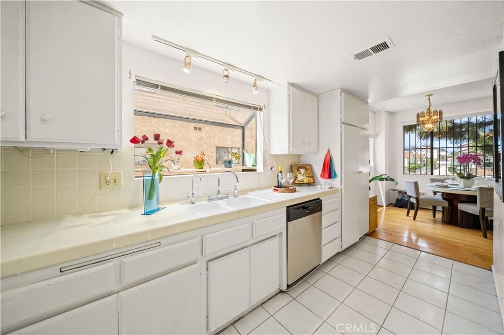 130 N Moore A Property Photo 12