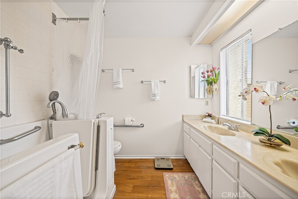 130 N Moore A Property Photo 16