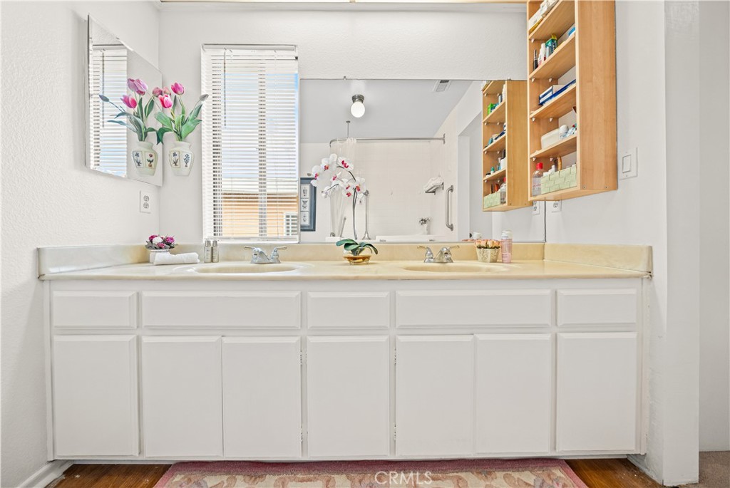 130 N Moore A Property Photo 18