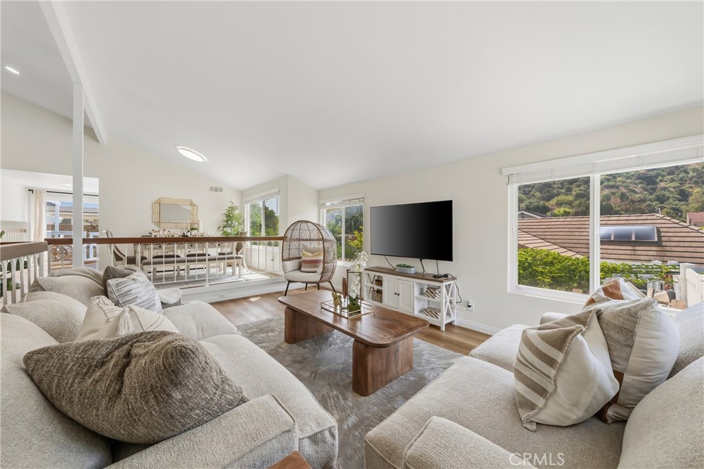 1752 Maple Hill Property Photo 4