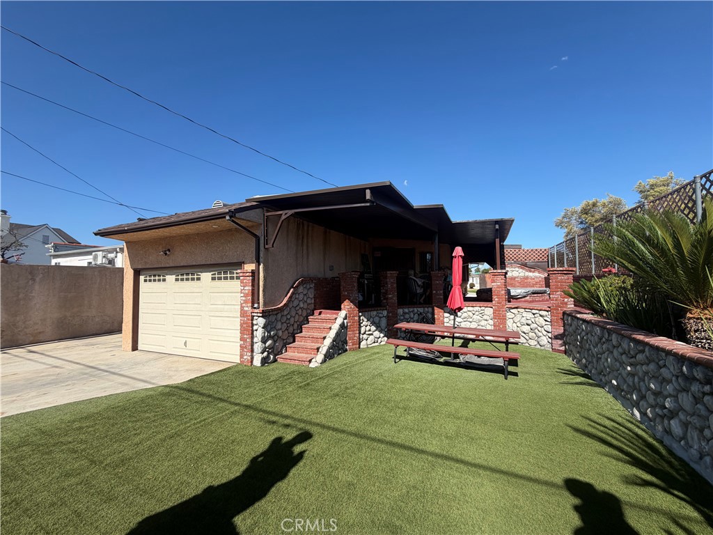 1153 S South 2nd Street Property Photo 4