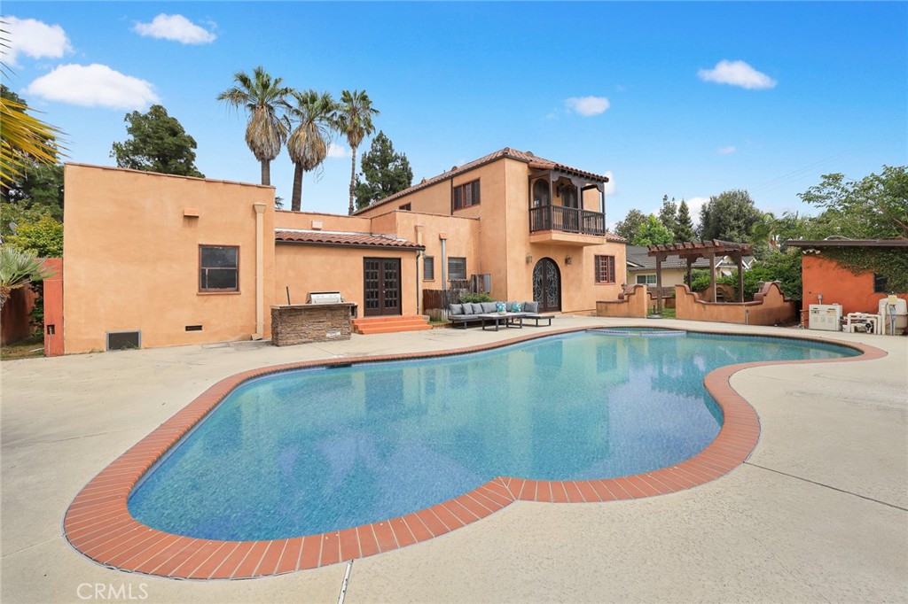 1135 S Santa Anita Property Photo 25