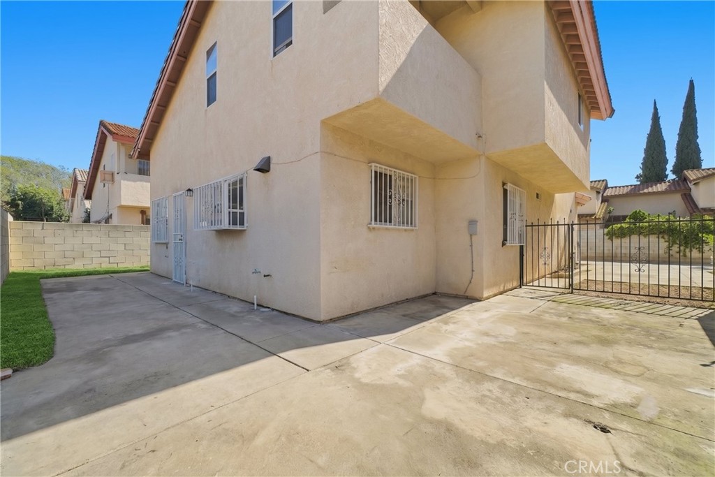 3957 Durfee Property Photo 8