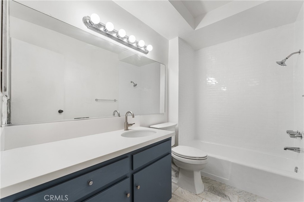 972 E California 207 Property Photo 5