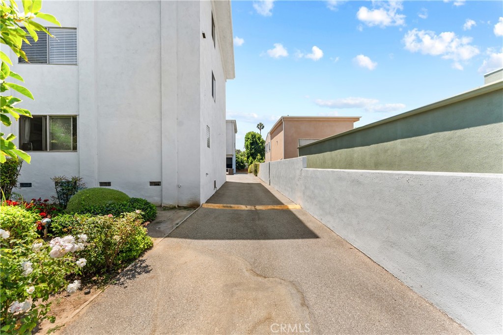 972 E California 207 Property Photo 25