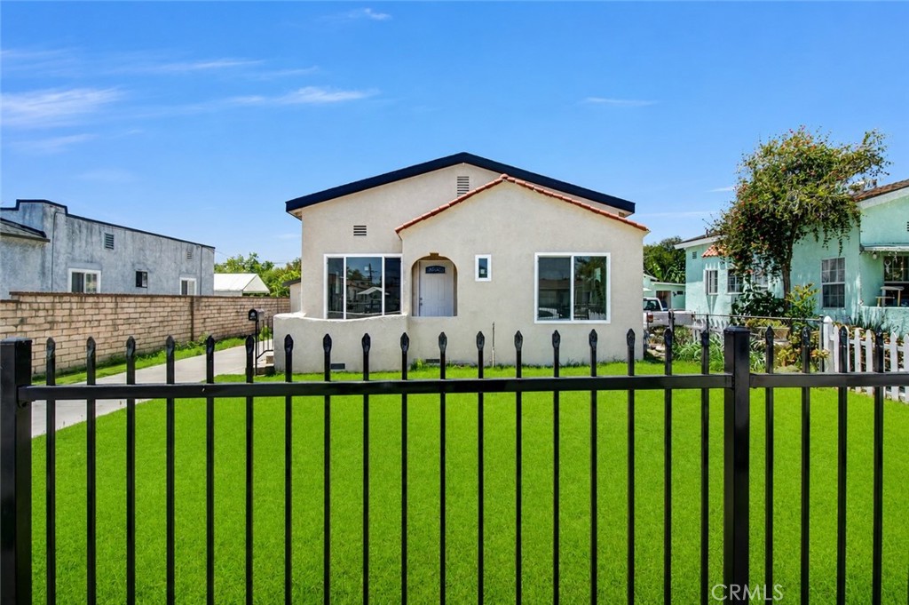3829 Clark Avenue Property Photo 1
