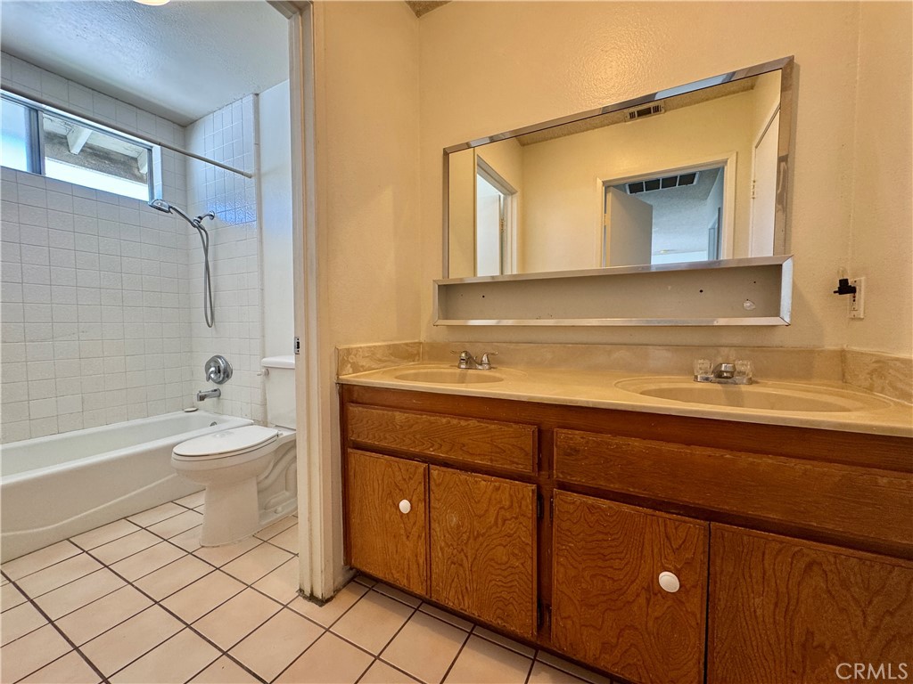 12327 Beverly C3 Property Photo 5