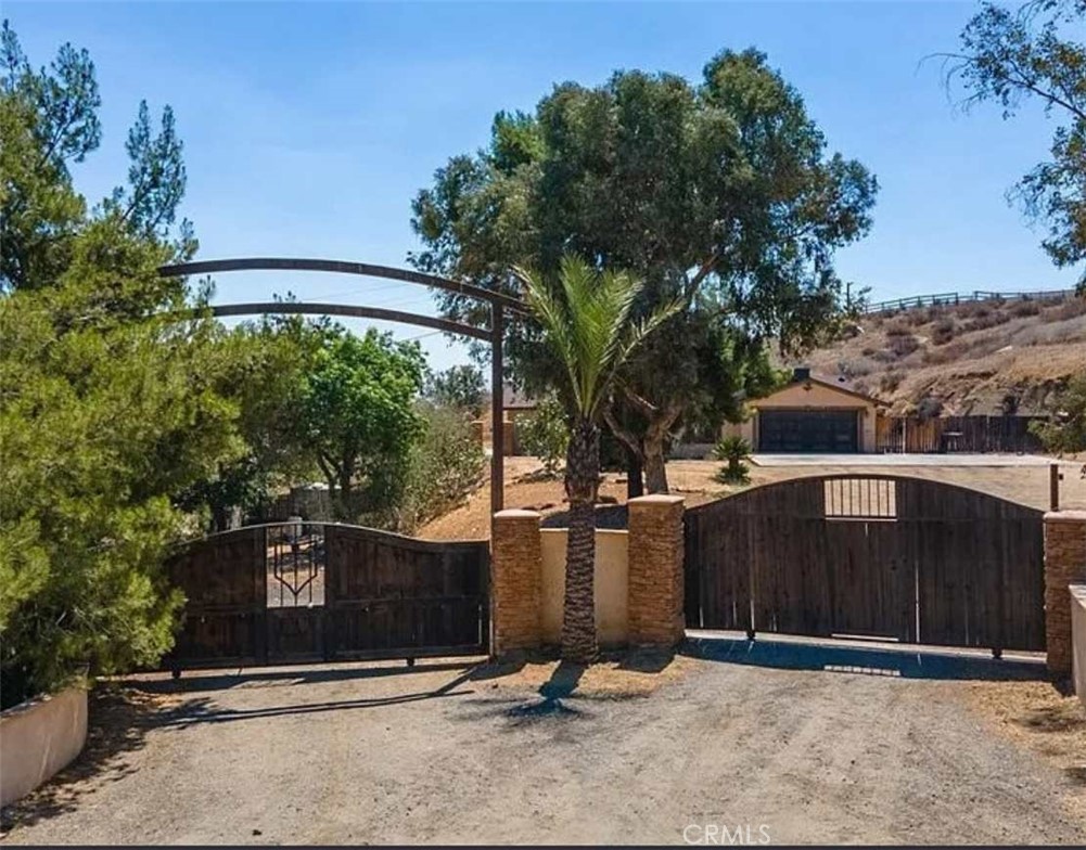 11455 Pigeon Pass Property Photo 4