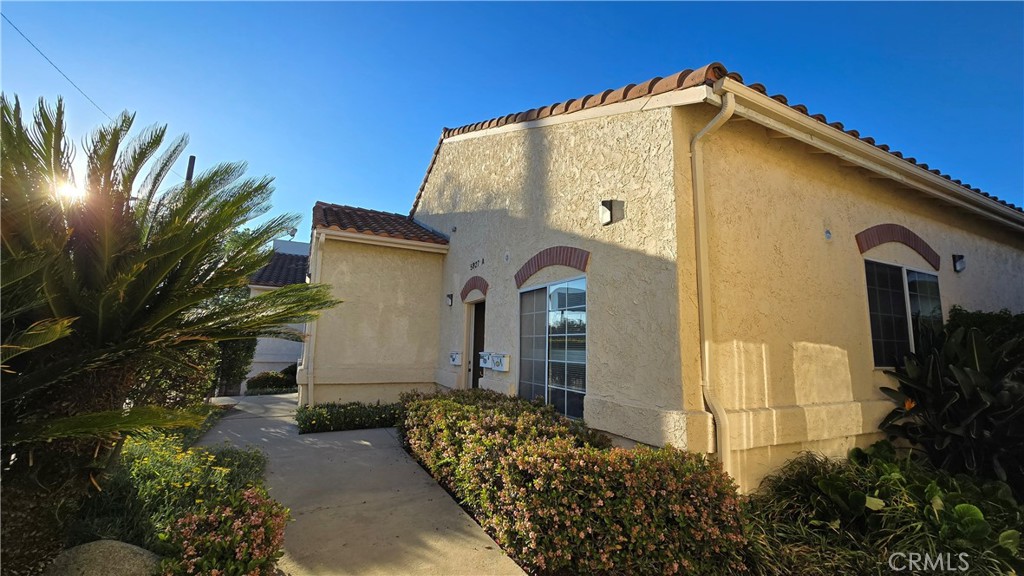 5827 York Boulevard A Property Photo 2