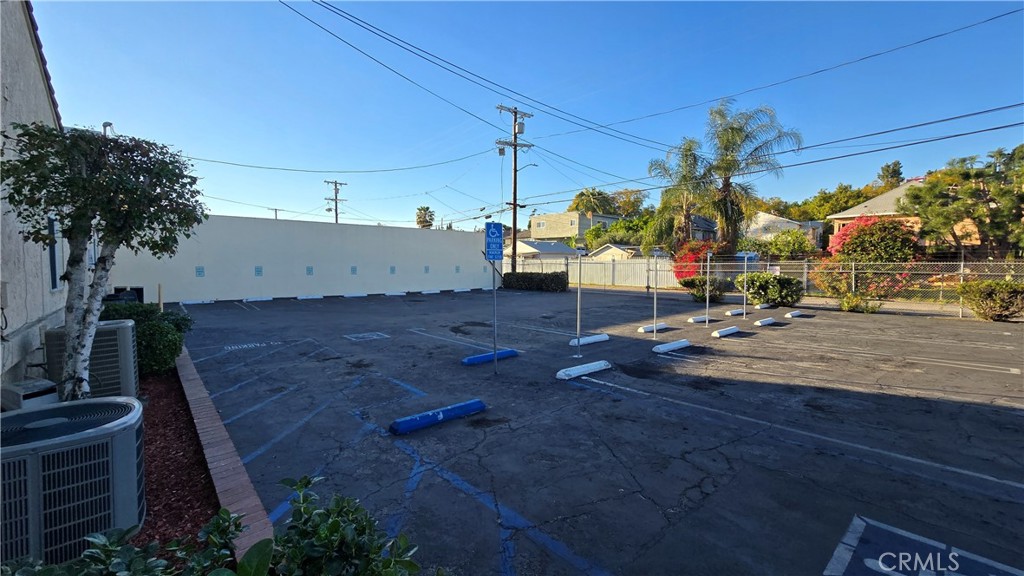 5827 York Boulevard A Property Photo 17