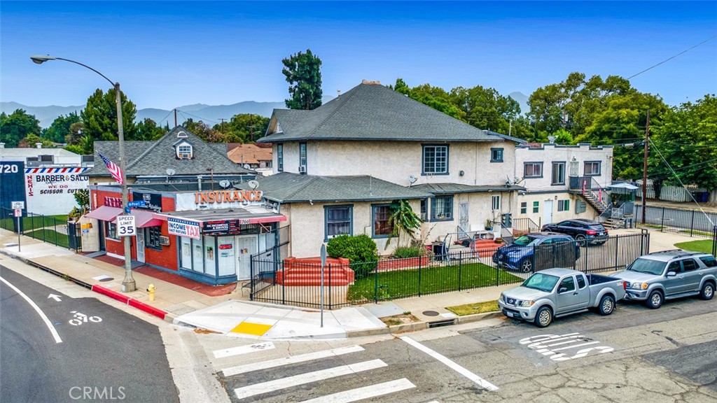 702 N Garey Property Photo 1