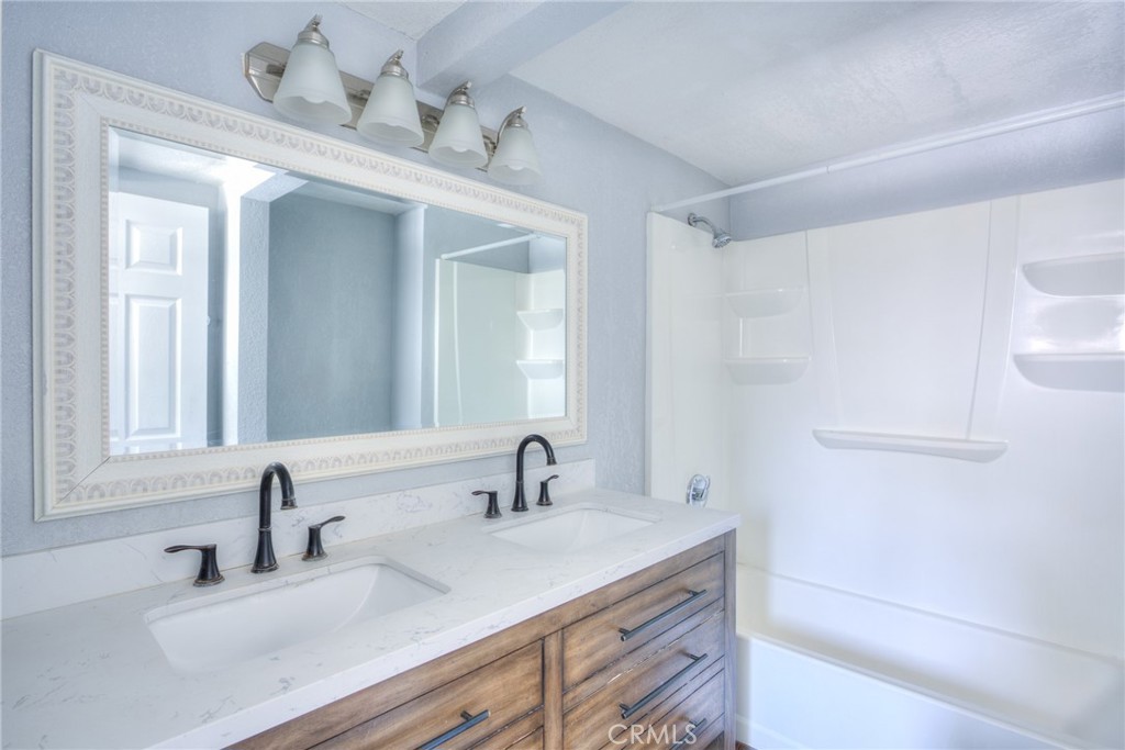 3045 Charlotte Property Photo 6
