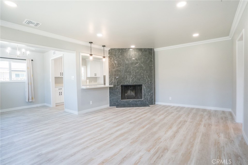 6152 Oak Property Photo 3
