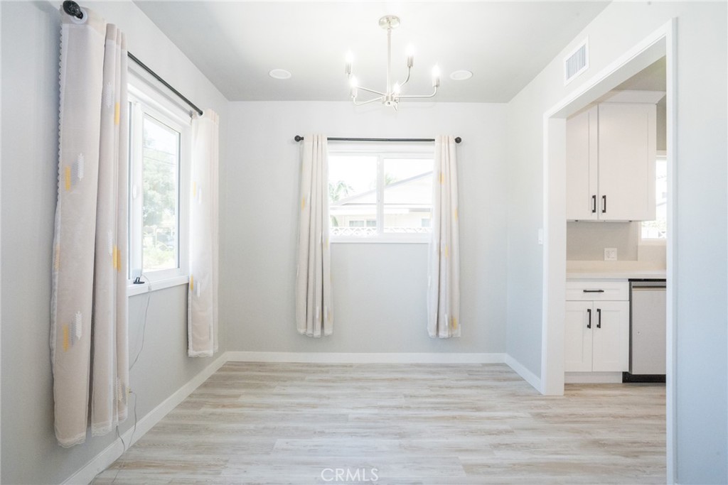 6152 Oak Property Photo 4