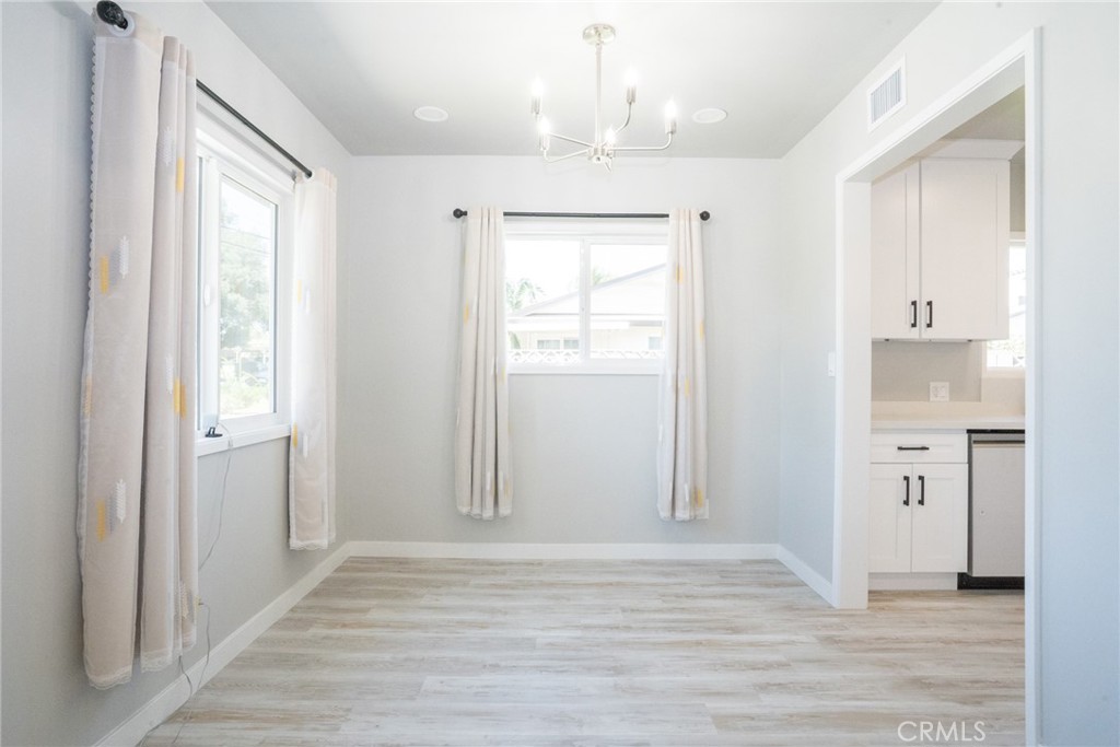 6152 Oak Property Photo 4