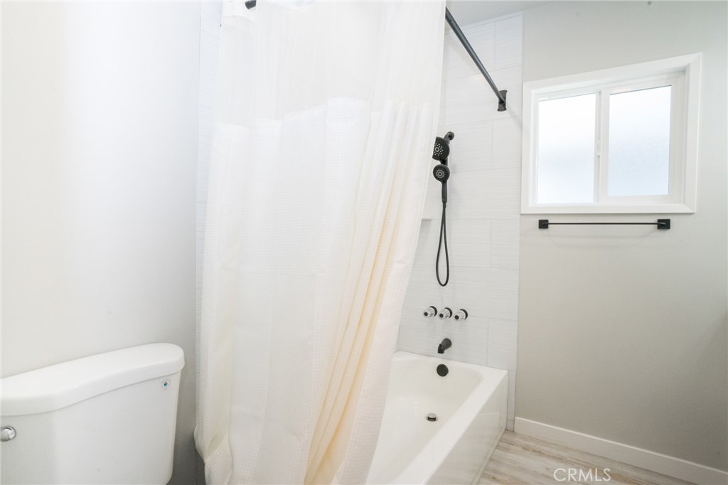6152 Oak Property Photo 8