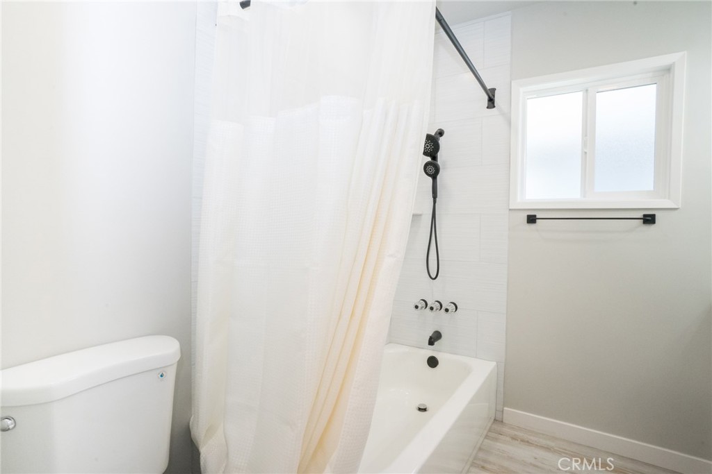 6152 Oak Property Photo 8