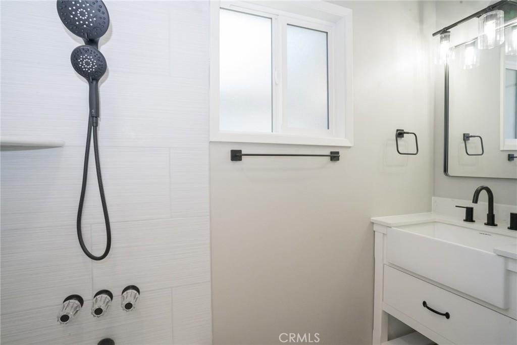 6152 Oak Property Photo 9