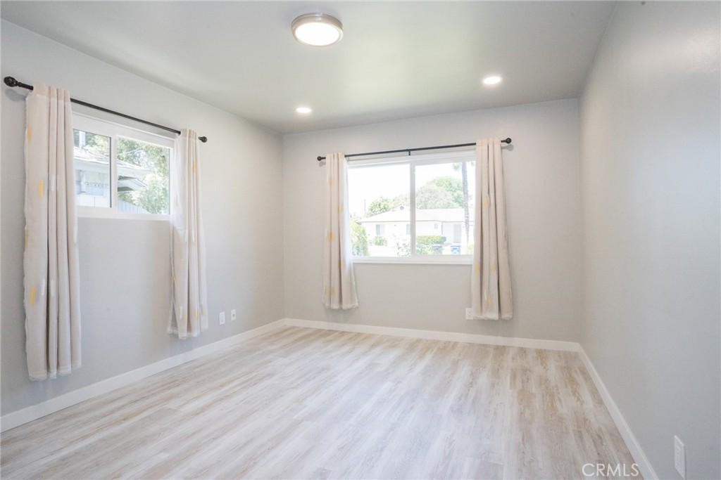 6152 Oak Property Photo 10