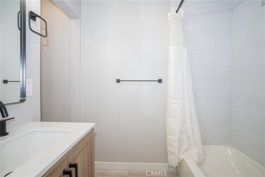 6152 Oak Property Photo 13