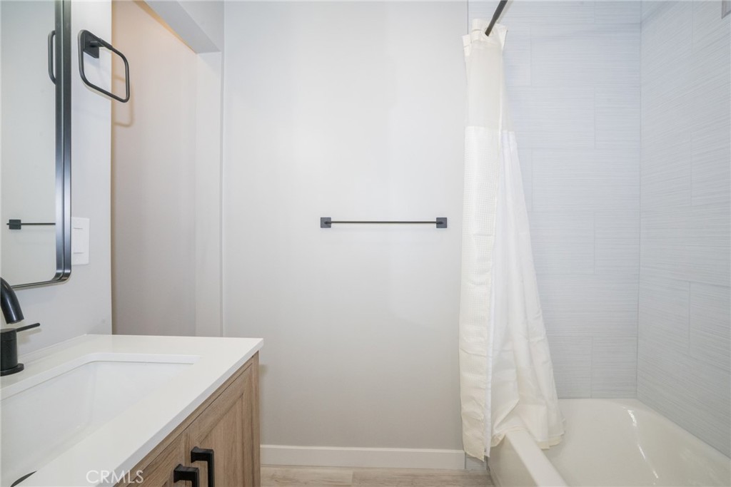 6152 Oak Property Photo 13