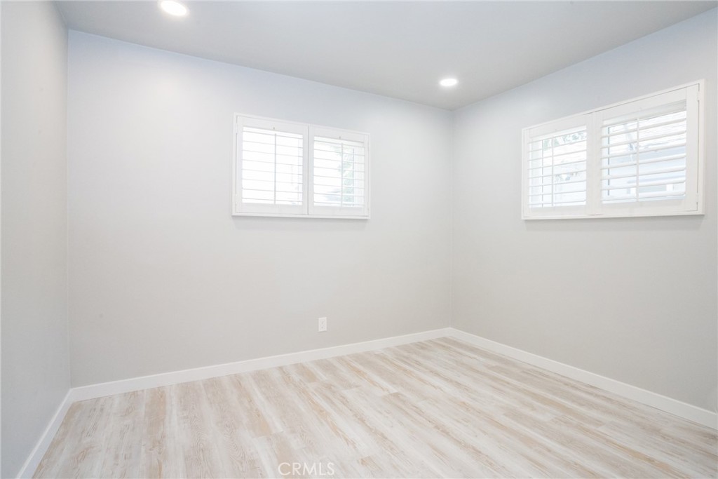 6152 Oak Property Photo 16