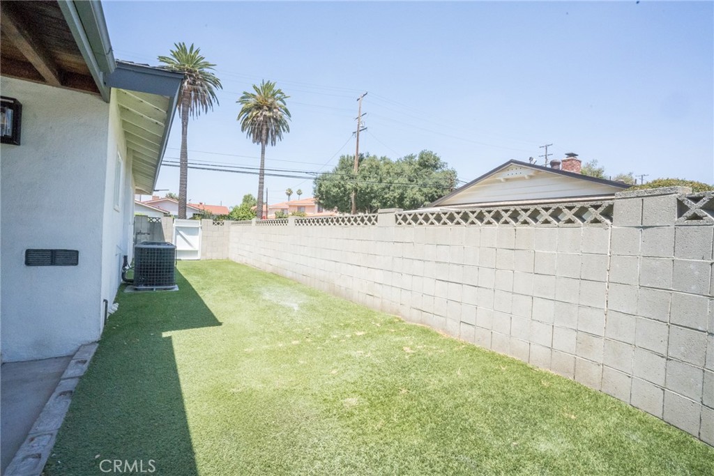6152 Oak Property Photo 21