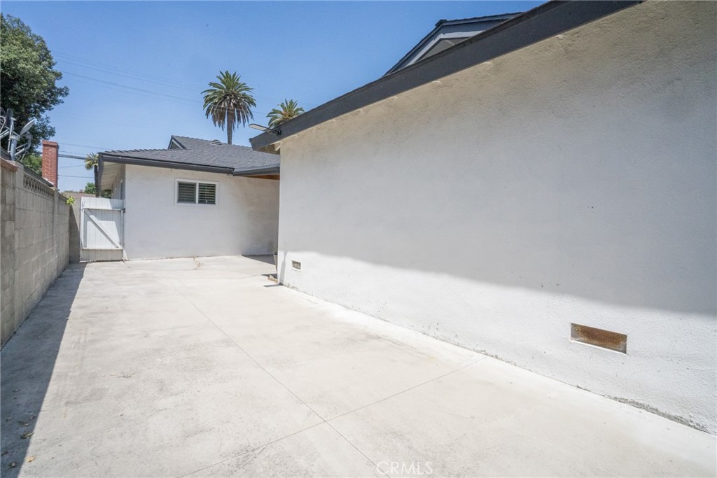6152 Oak Property Photo 22